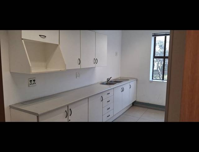 BUSINESS PROPERTY TO RENT IN BRYANSTON